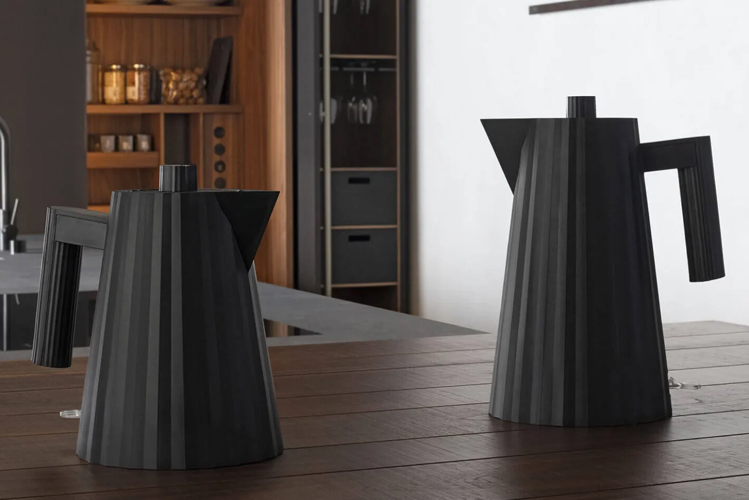 Bouilloire électrique Alessi Plissé noire design par Michele De Lucchi