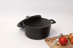 Cocotte MasterClass compatible induction en fonte d'aluminium noir 4L