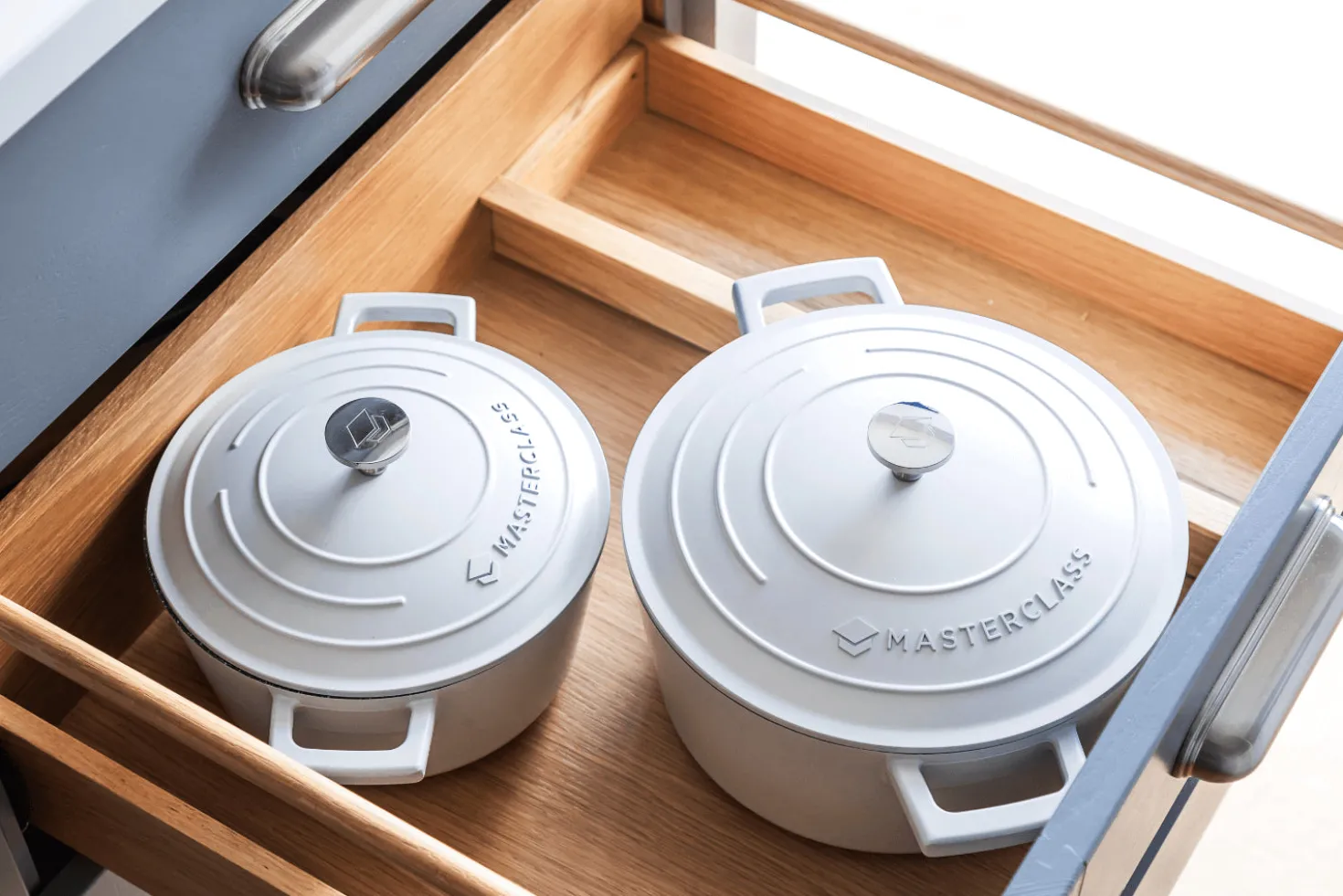 Cocotte MasterClass compatible induction en fonte d'aluminium blanc crème 4L