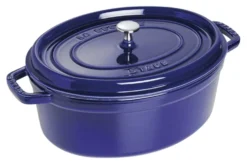 Cocotte Staub ovale en fonte émaillée bleu intense