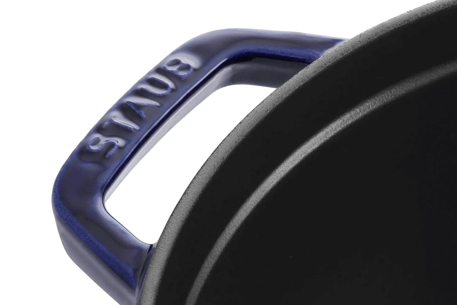 Cocotte Staub ronde en fonte émaillée bleu intense