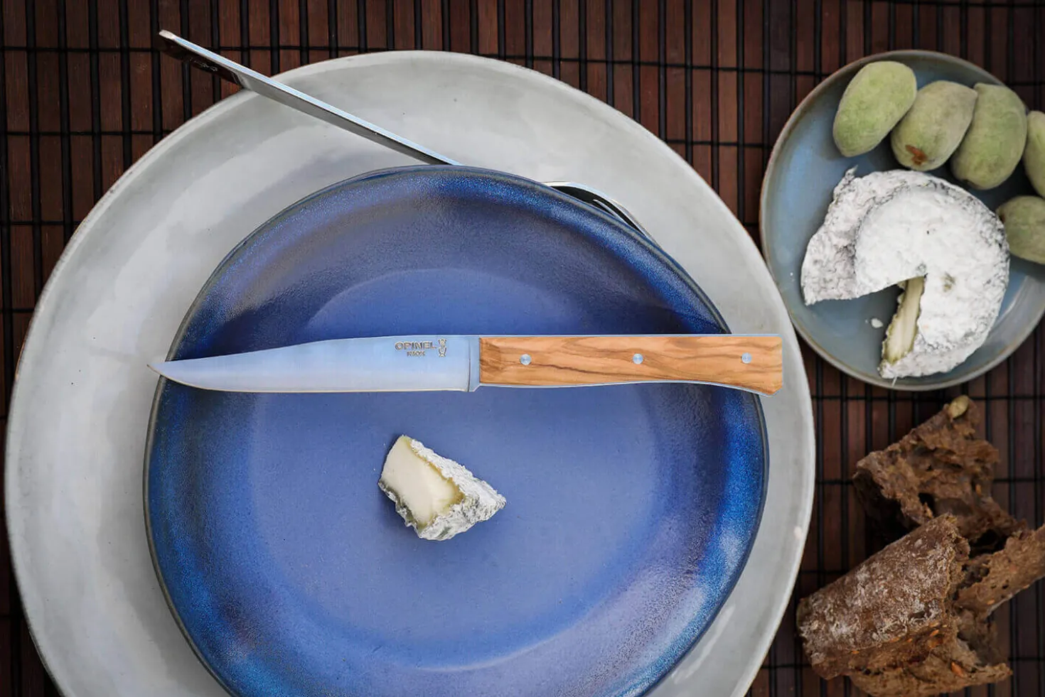 Coffret 4 couteaux de table Opinel Facette manche olivier lame 11cm inox lisse
