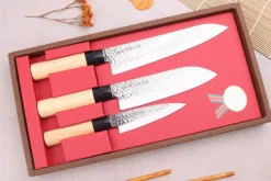 Coffret 3 couteaux japonais Satake Cutlery Tsuchime chef + santoku + deba