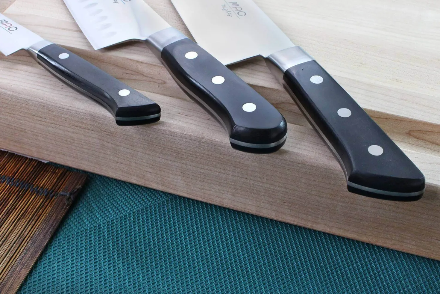 Coffret de 3 couteaux japonais MAC Professional office + chef alvéolé 20cm + chef 24cm
