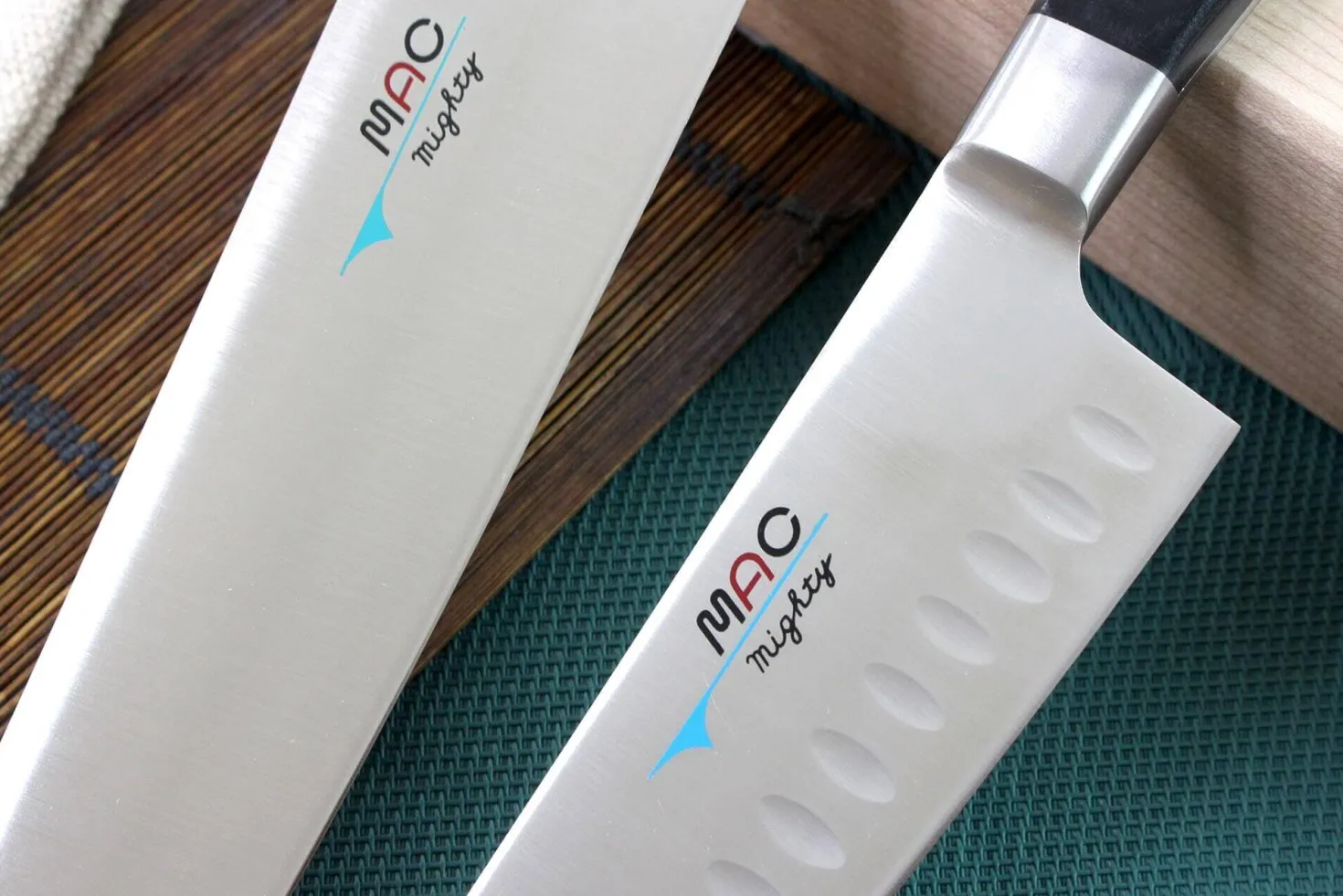 Coffret de 3 couteaux japonais MAC Professional office + chef alvéolé 20cm + chef 24cm