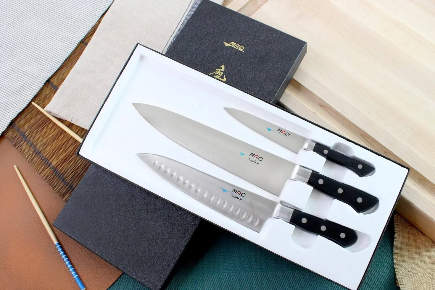 Coffret de 3 couteaux japonais MAC Professional office + chef alvéolé 20cm + chef 24cm