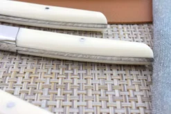 Coffret de table AU NAIN UP 4 couteaux à steak 11cm