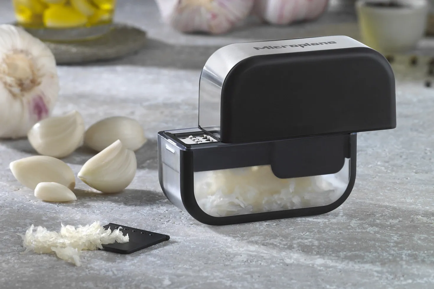 Coupe-ail Microplane noir avec grattoir