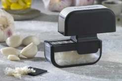 Coupe-ail Microplane noir avec grattoir