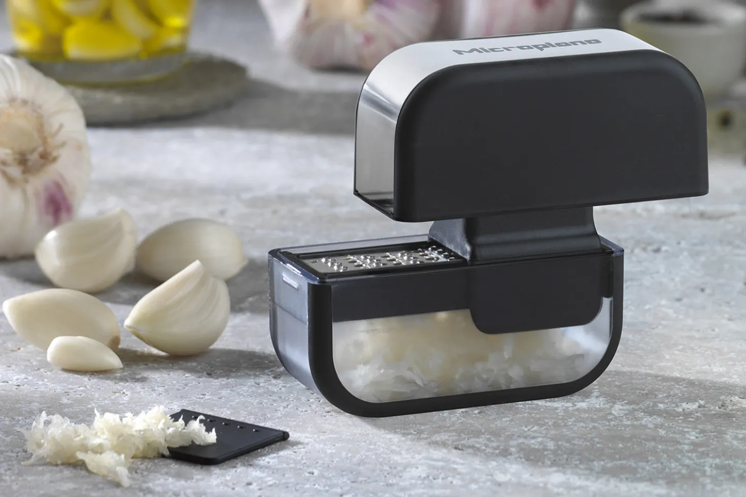 Coupe-ail Microplane noir avec grattoir
