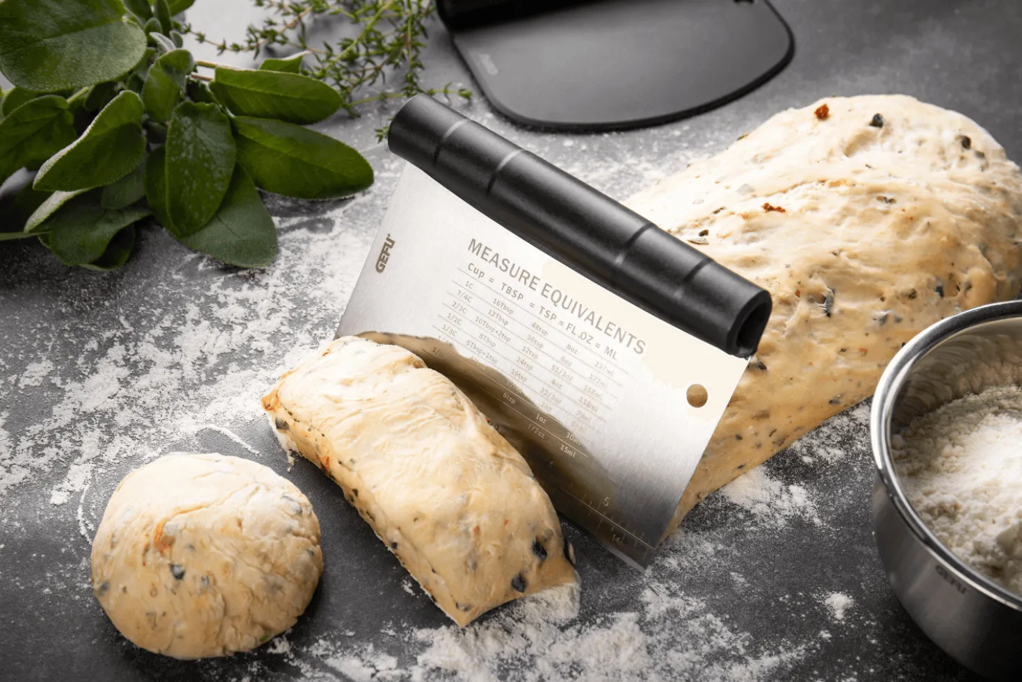 Coupe-pâte Gefu Dutto 2-en-1 en acier inox et polymère noir