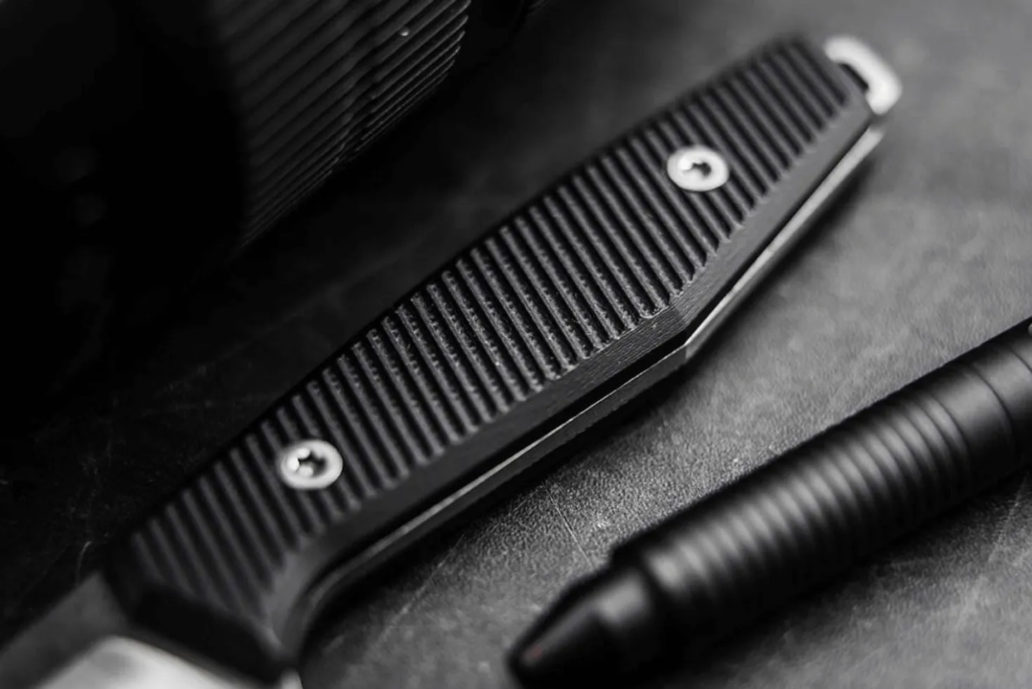 Couteau Böker AK1 American Tanto 129504 lame en acier 7,6cm manche en G10 noir + étui en kydex