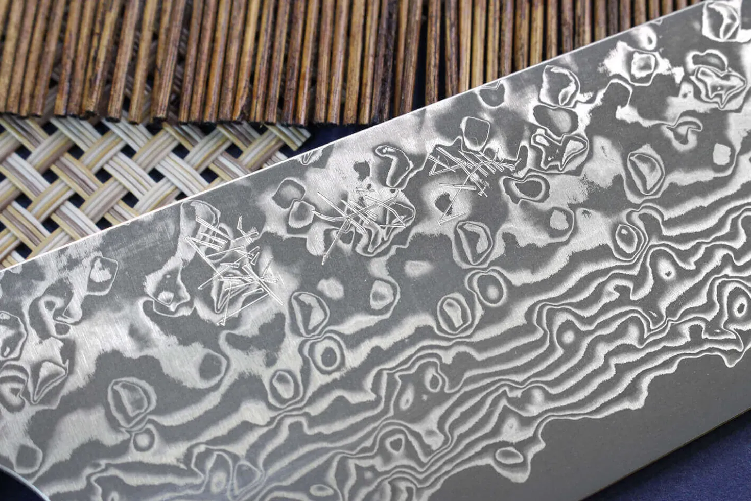 Couteau bunka japonais artisanal Yoshimi Kato 16,5cm VG10 Nickel Damascus cerisier