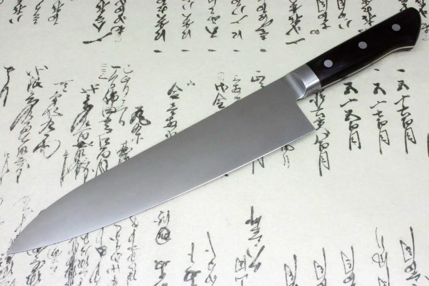 Couteau de chef 27cm Japan Kanetsune acier carbone 2N