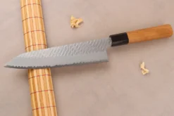 Couteau de chef 20cm japonais artisanal Nigara Hamono Migaki Tsuchime SG2 teck