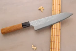 Couteau de chef 20cm japonais artisanal Nigara Hamono Migaki Tsuchime SG2 teck