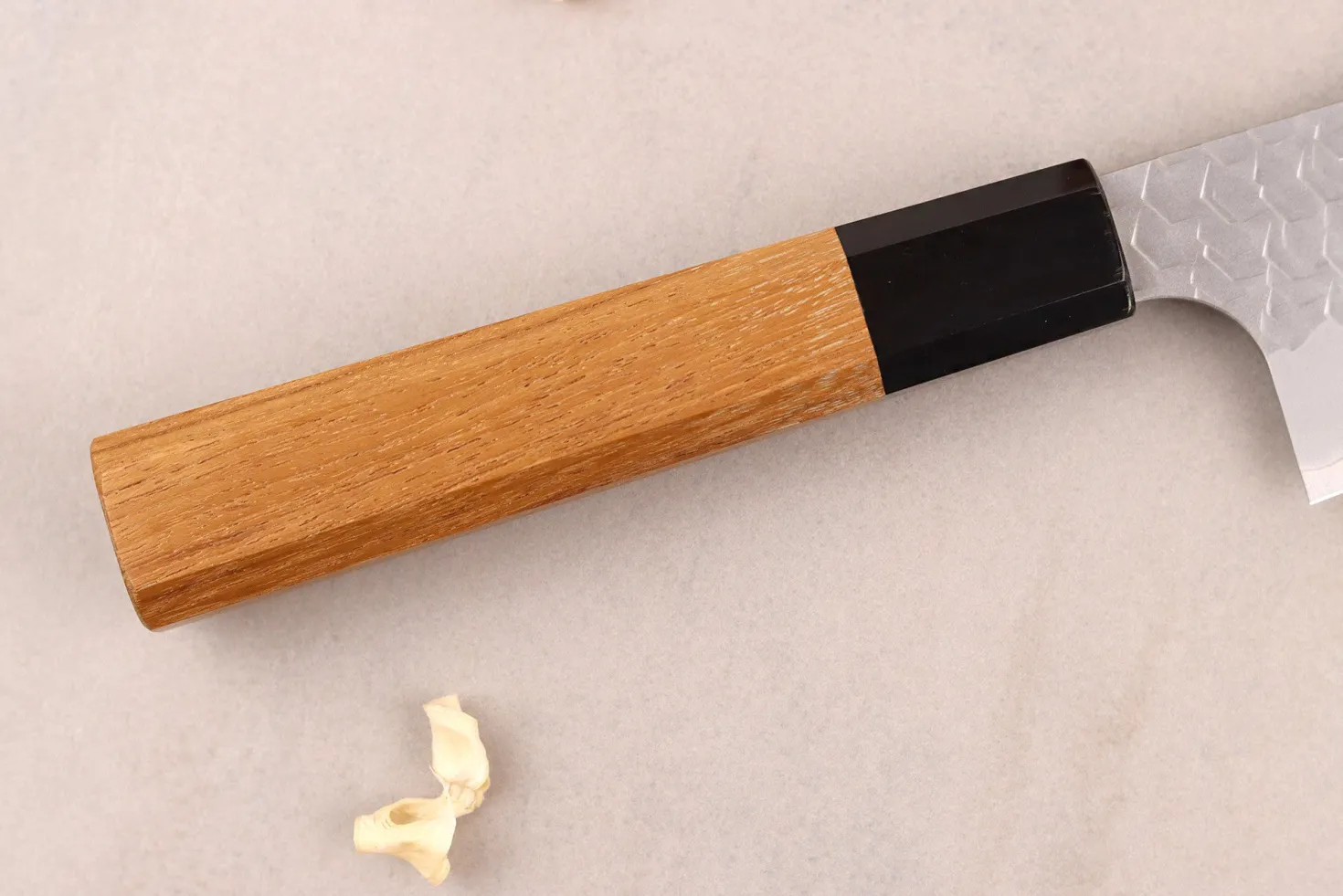 Couteau de chef 20cm japonais artisanal Nigara Hamono Migaki Tsuchime SG2 teck