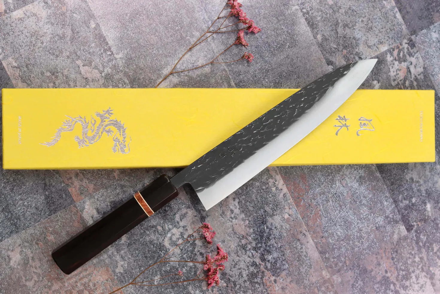 Couteau de chef 24cm japonais artisanal Yuzo Black SLD ébène et cognassier