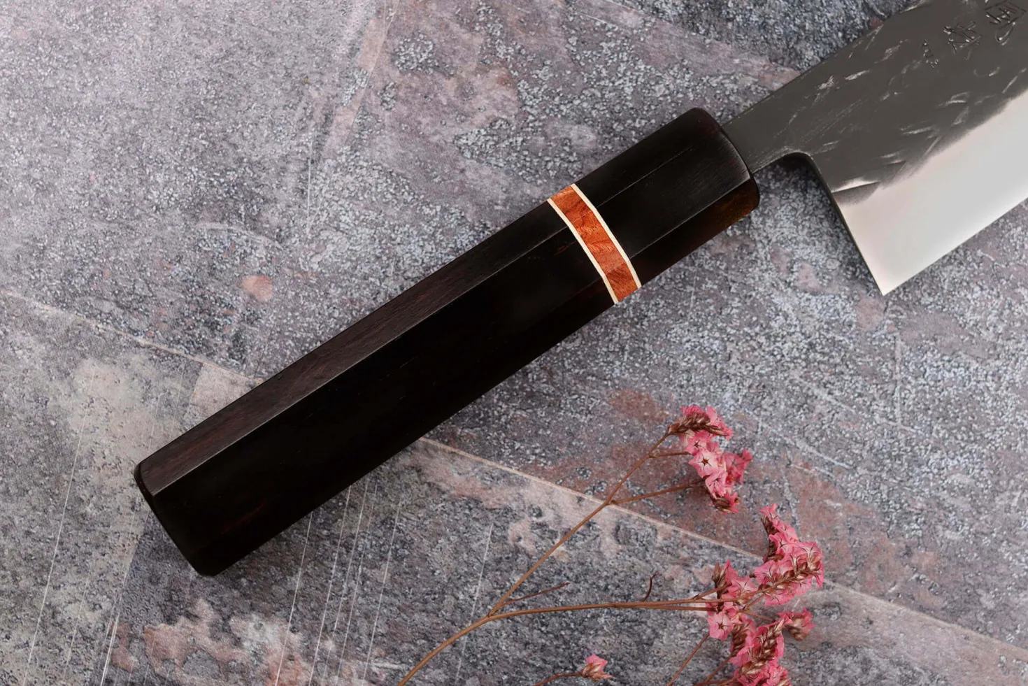 Couteau de chef 24cm japonais artisanal Yuzo Black SLD ébène et cognassier