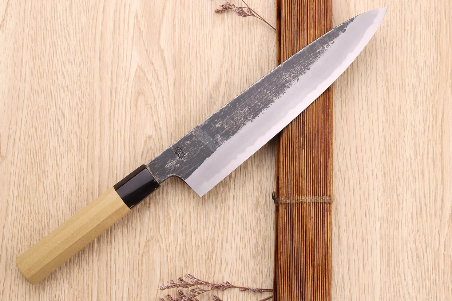 Couteau de chef 24cm japonais artisanal Sakai Kikumori Kikuzuki Kuro