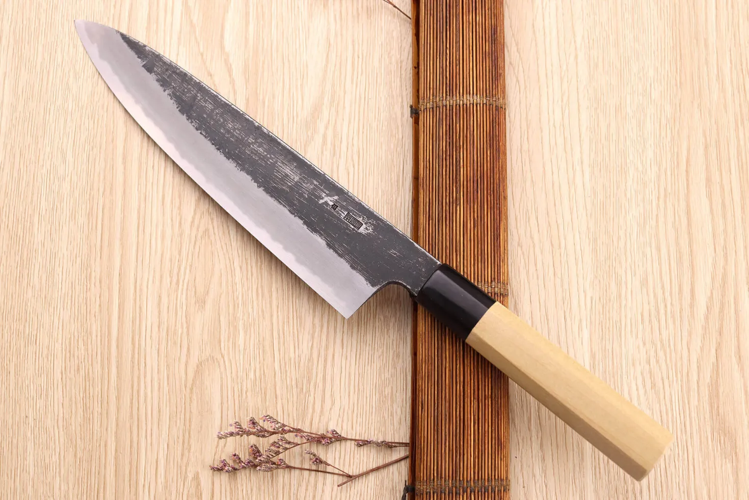Couteau de chef 24cm japonais artisanal Sakai Kikumori Kikuzuki Kuro