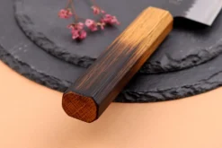 Couteau de chef 18cm japonais artisanal Yuzo Black AS chêne brûlé