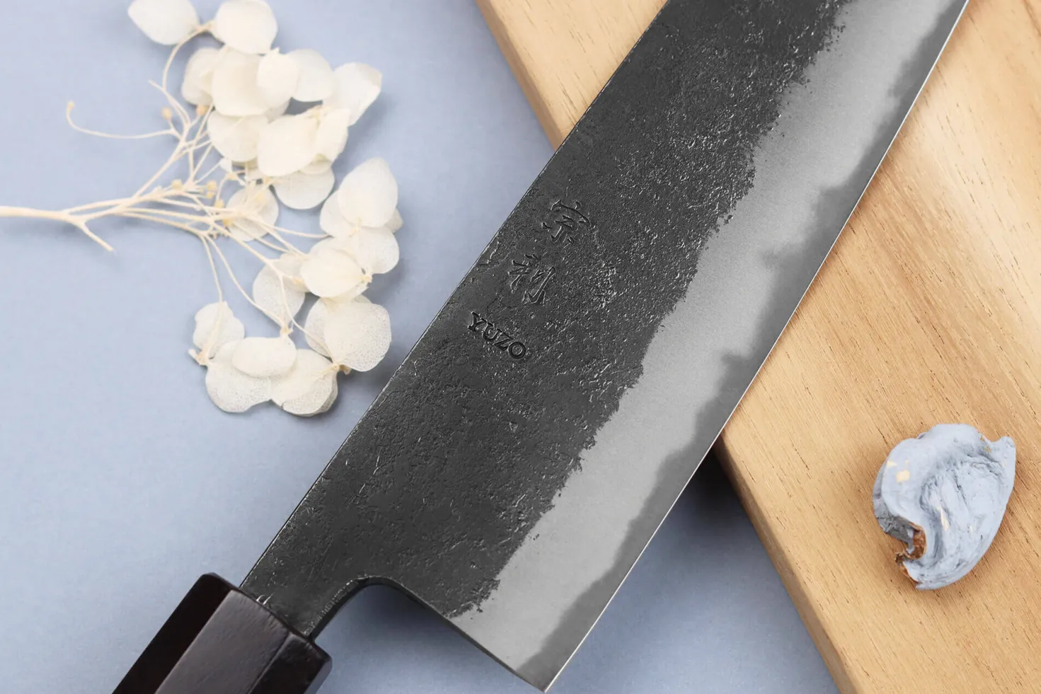 Couteau de chef 21cm japonais artisanal Yuzo Black Nashiji