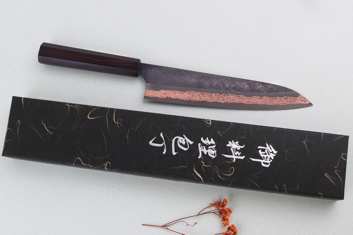 Couteau de chef 23cm japonais artisanal Hatsukokoro Yorokobi Kurouchi Damas