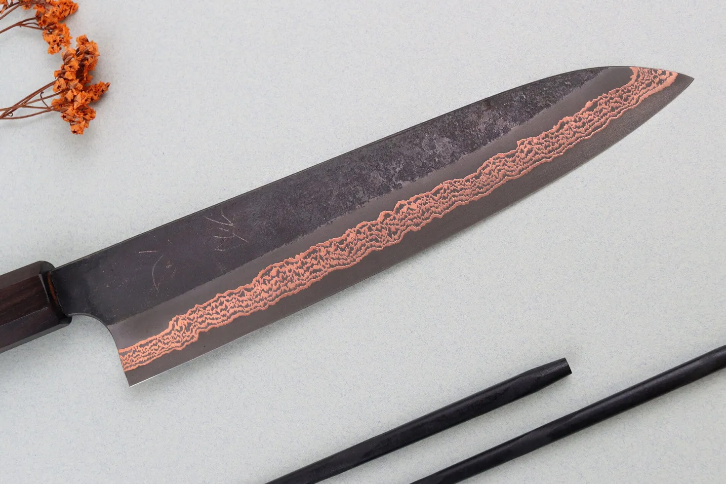 Couteau de chef 23cm japonais artisanal Hatsukokoro Yorokobi Kurouchi Damas