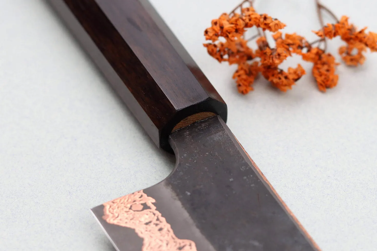 Couteau de chef 23cm japonais artisanal Hatsukokoro Yorokobi Kurouchi Damas