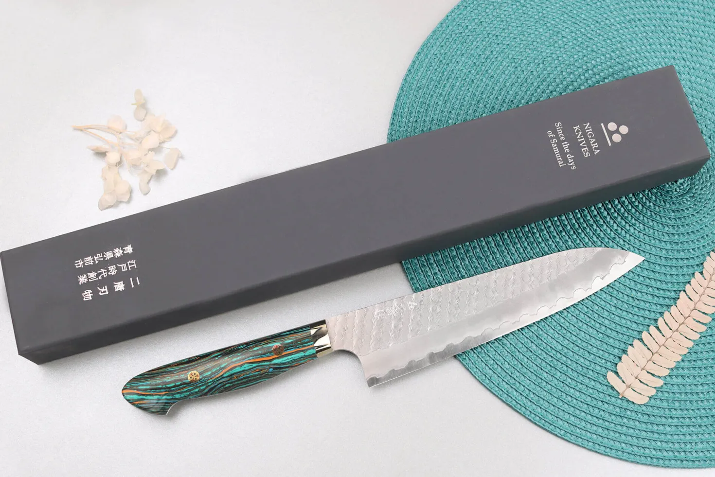 Couteau de chef 21cm japonais artisanal Nigara Hamono Migaki Tsuchime SG2 manche en turquoise