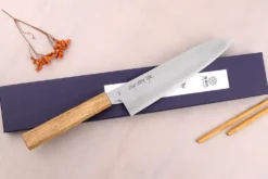 Couteau de chef 21cm japonais artisanal Sakai Kikumori TS10 en chêne