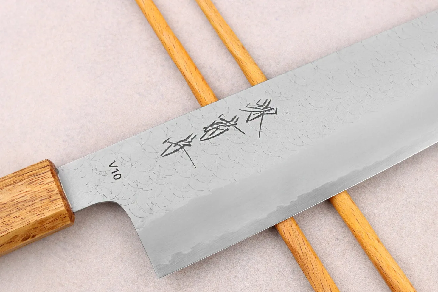 Couteau de chef 21cm japonais artisanal Sakai Kikumori TS10 en chêne