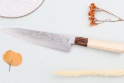 Couteau de chef 21cm japonais artisanal Toshitaka Suminagashi SG2 Damas