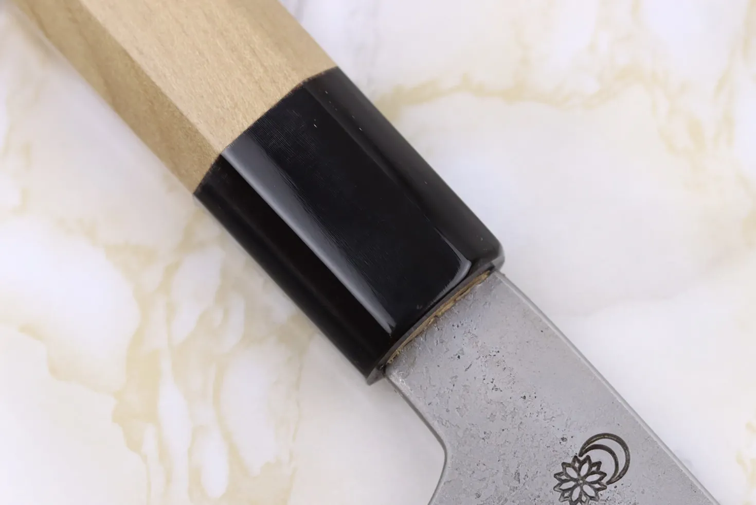 Couteau de chef 24cm japonais artisanal Sakai Kikumori Kikuzuki Rin