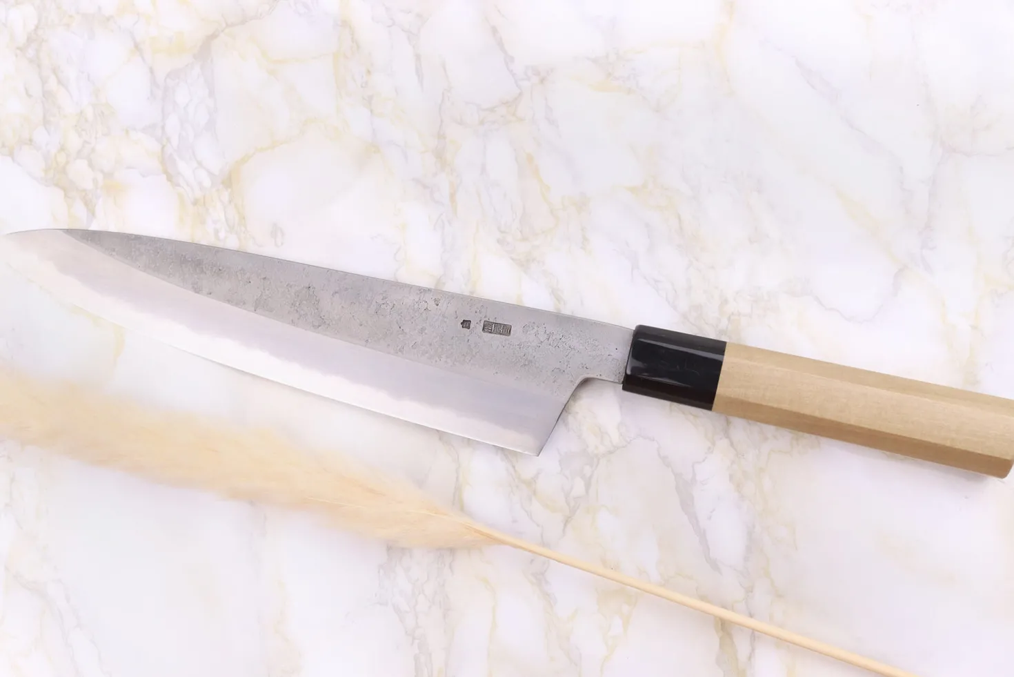 Couteau de chef 24cm japonais artisanal Sakai Kikumori Kikuzuki Rin