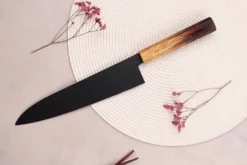 Couteau de chef 24cm japonais Sakai Takayuki Kurokage VG10 manche en chêne brûlé