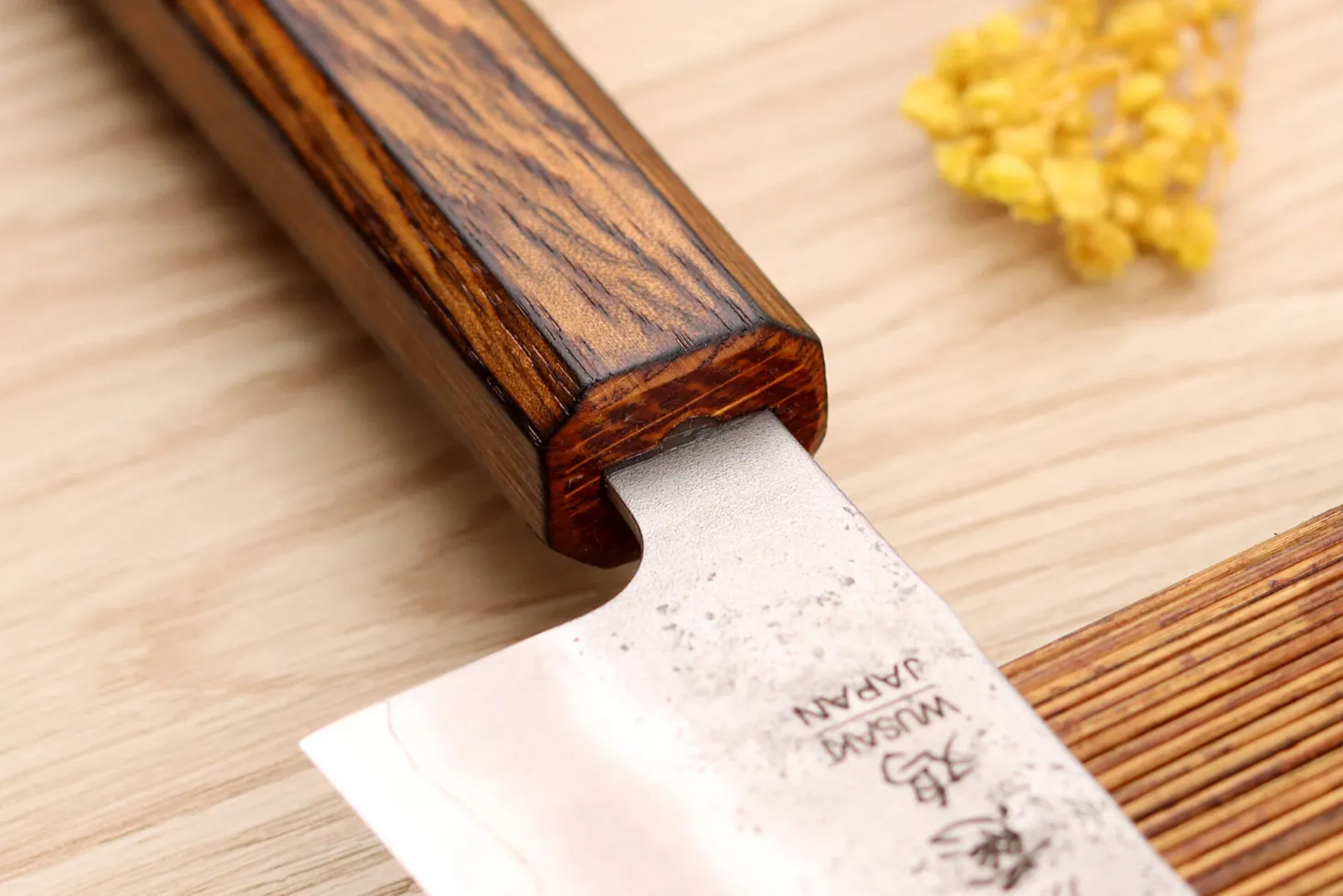Couteau de chef japonais artisanal Wusaki Yoshi G3 chêne 18cm