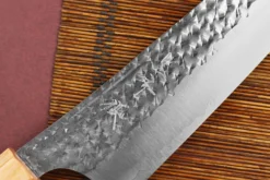 Couteau de chef japonais artisanal martelé Yu Kurosaki senko 21cm acier SG2