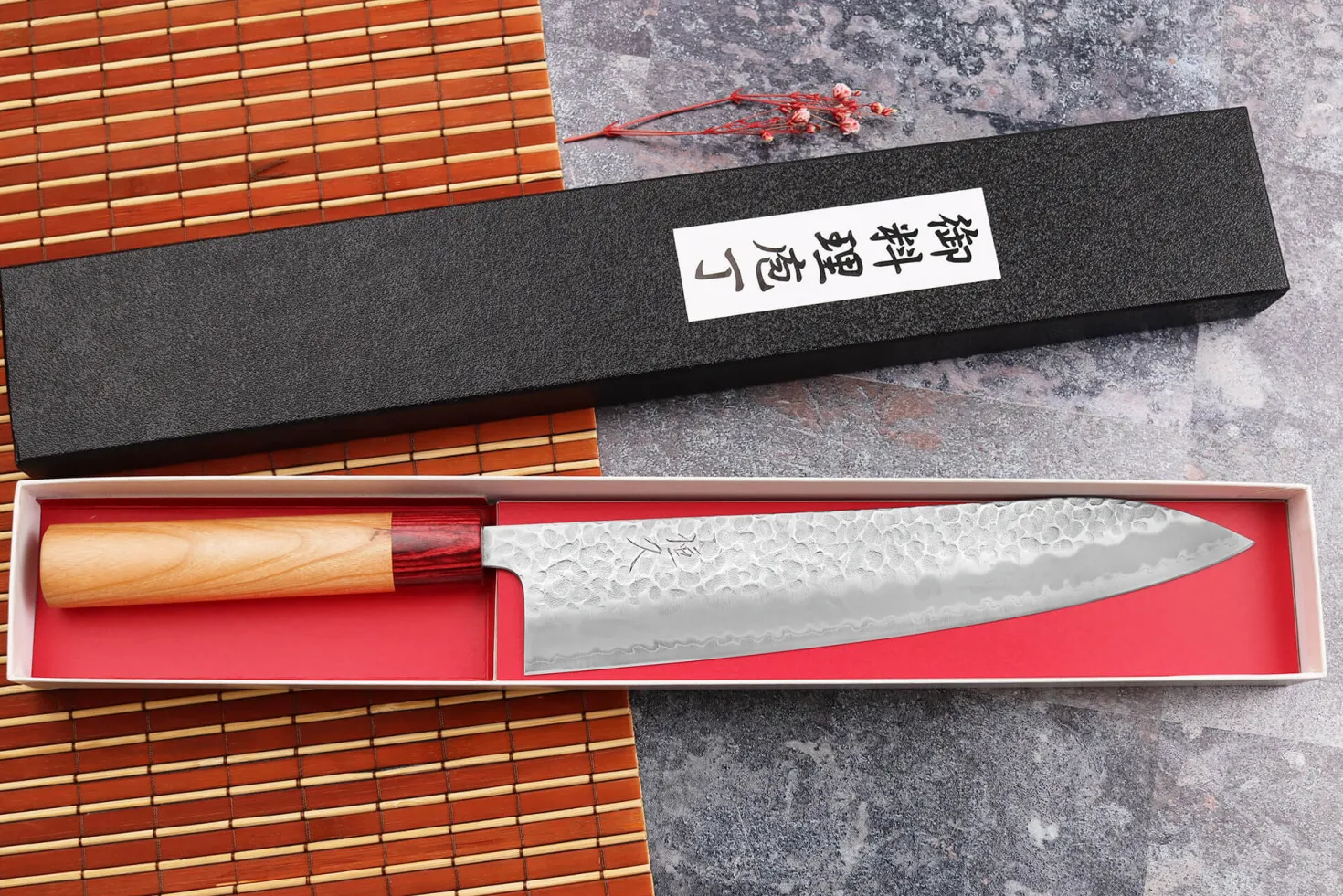 Couteau de chef japonais artisanal Tsunehisa Aogami Super martelé 24cm