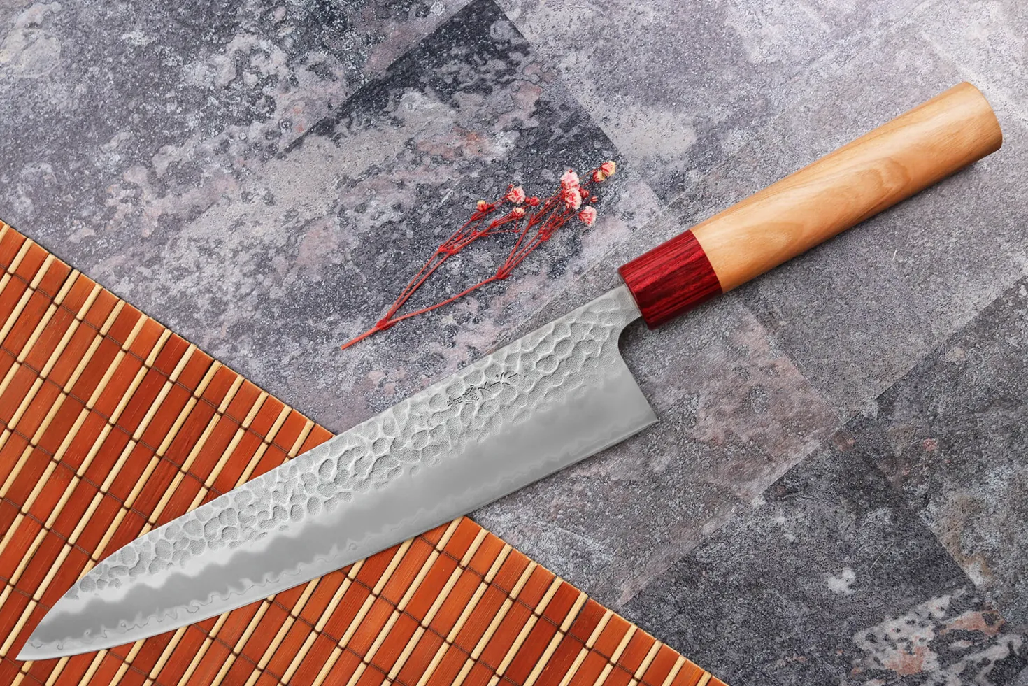 Couteau de chef japonais artisanal Tsunehisa Aogami Super martelé 24cm