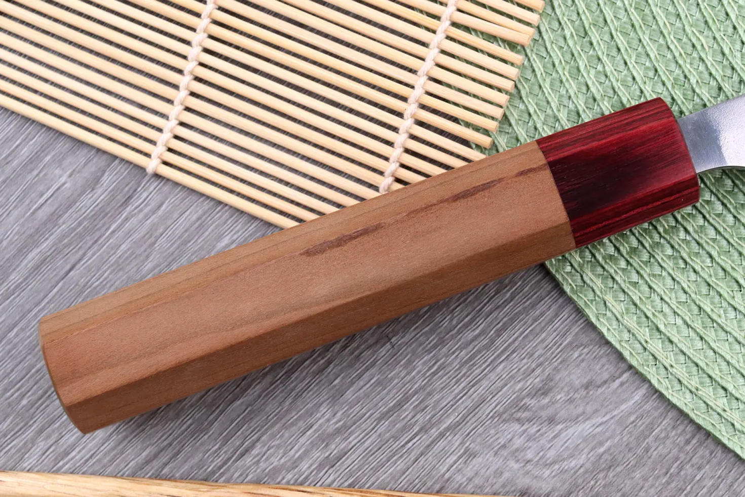 Couteau de chef japonais artisanal Yu Kurosaki Sasame acier cobalt 24cm