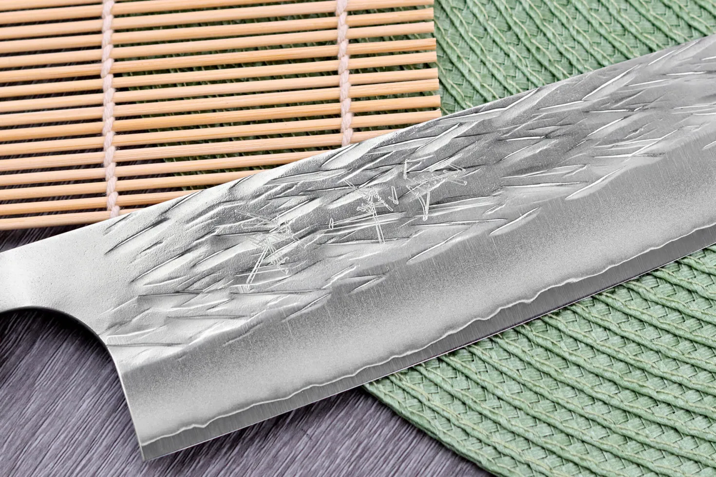 Couteau de chef japonais artisanal Yu Kurosaki Sasame acier cobalt 24cm