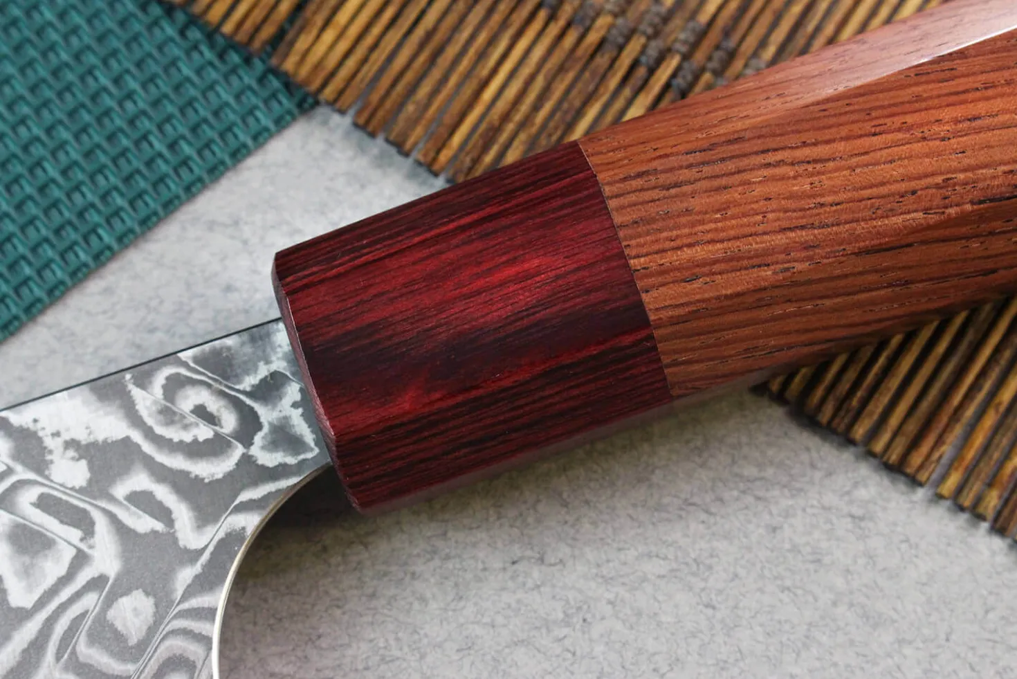 Couteau de chef japonais artisanal Yoshimi Kato 21cm SG2 Damascus