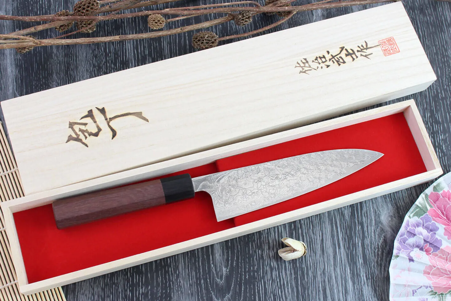 Couteau de chef japonais artisanal Takeshi Saji R2 Damas 18cm