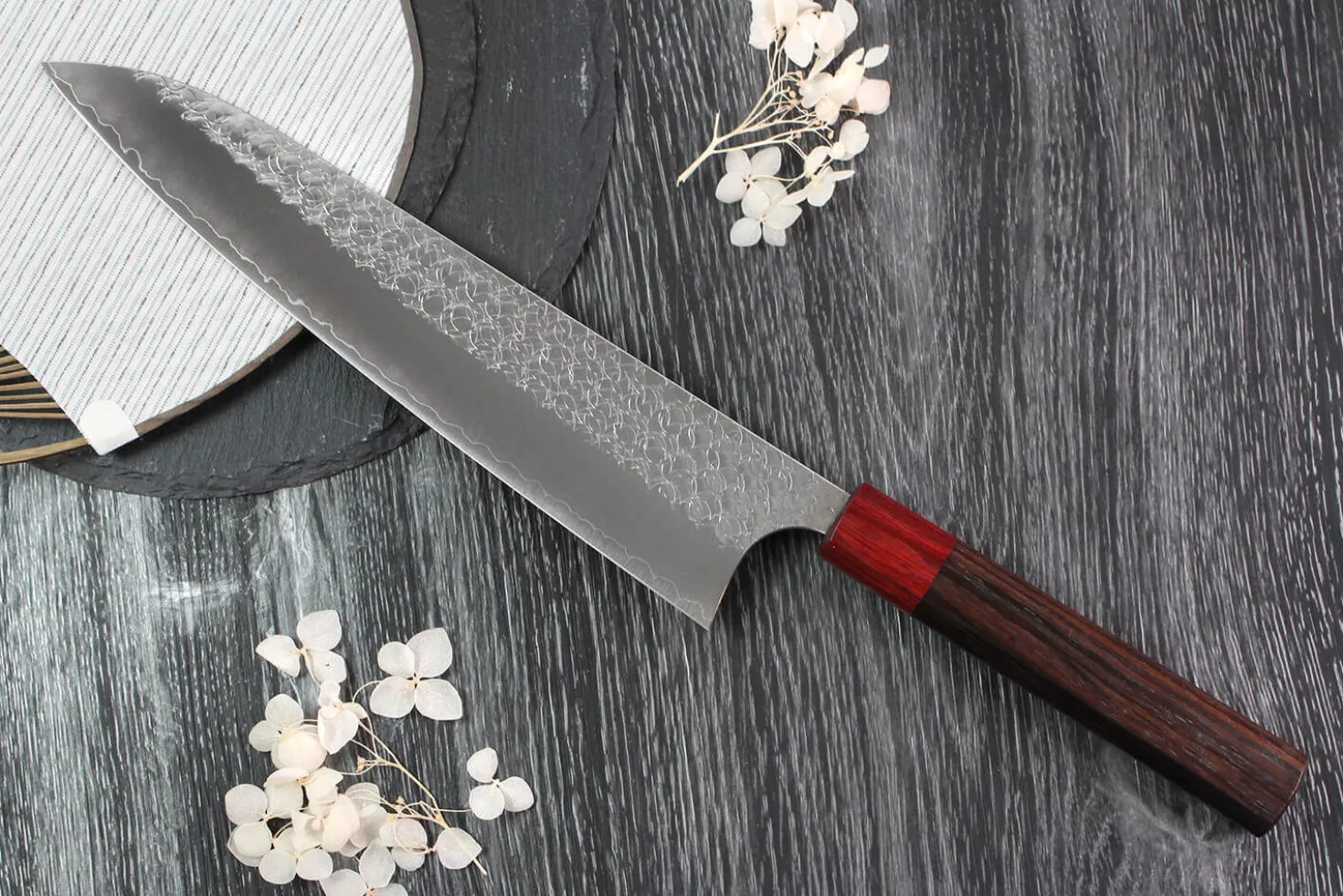 Couteau de chef japonais artisanal Yoshimi Kato Minamo SG2 Tsuchime 24cm