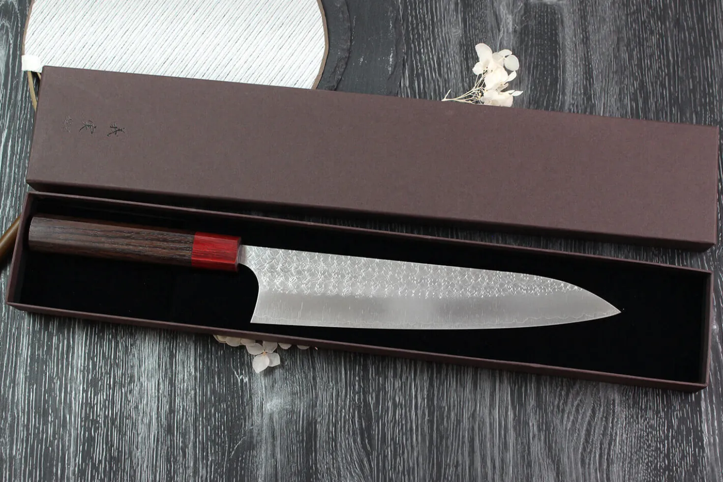 Couteau de chef japonais artisanal Yoshimi Kato Minamo SG2 Tsuchime 24cm