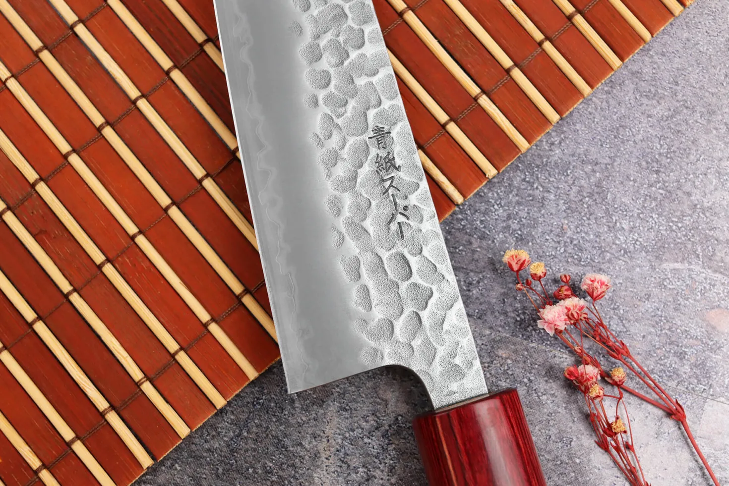 Couteau de chef japonais artisanal Tsunehisa Aogami Super martelé 18cm