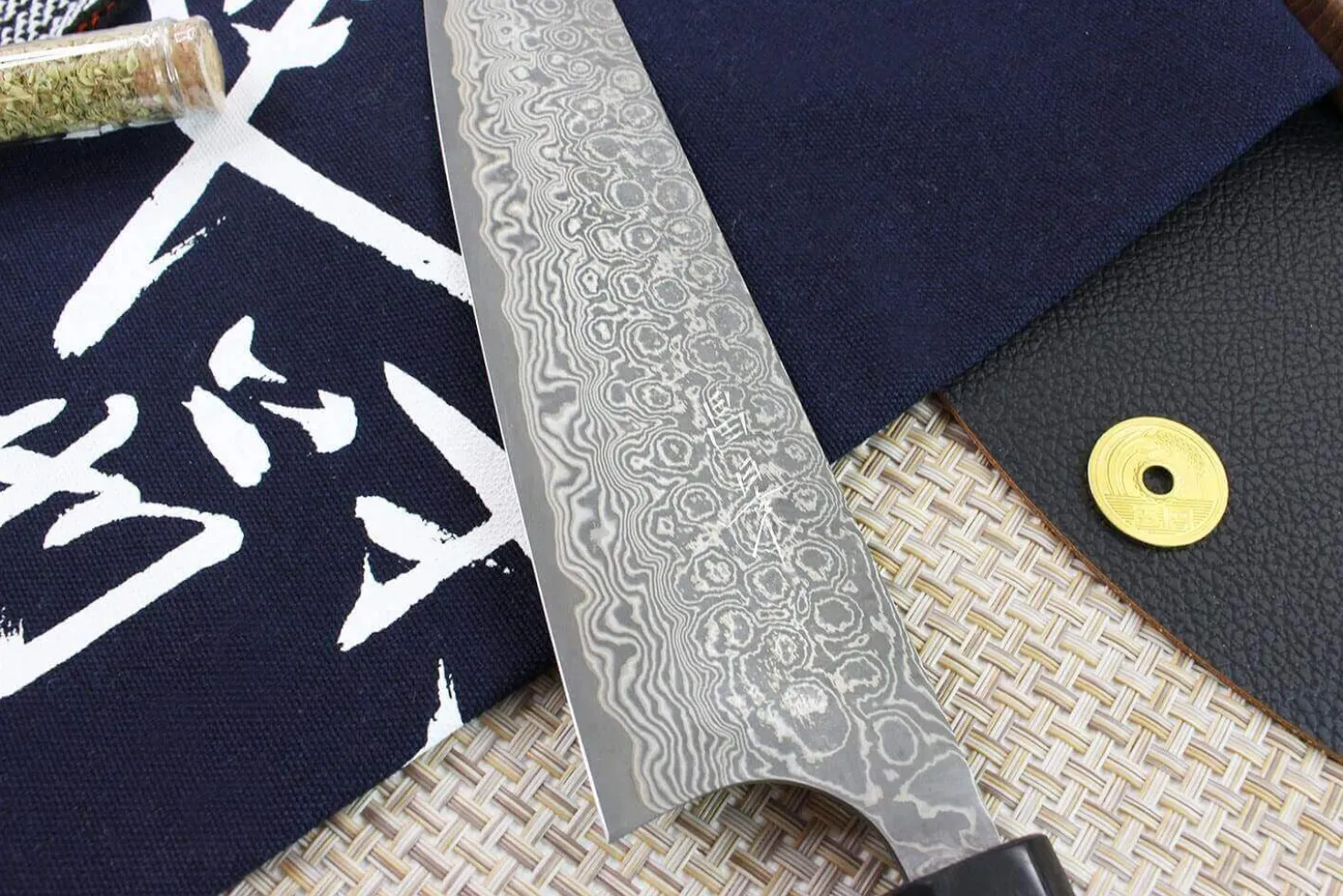 Couteau de chef japonais artisanal Masakage Kumo 21cm damas 63 couches