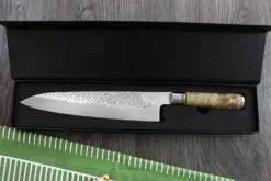 Couteau de chef japonais artisanal forgé Takeshi Saji R2 Tsuchime 24cm